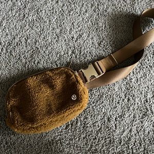 Lululemon everywhere belt bag
